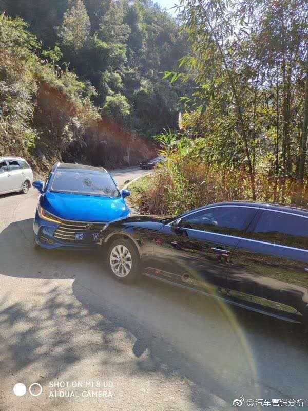 BYD与奥迪当街激吻，吃瓜群众惊呆了