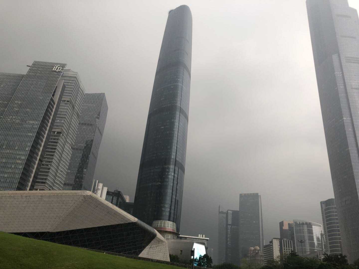 下雨了……