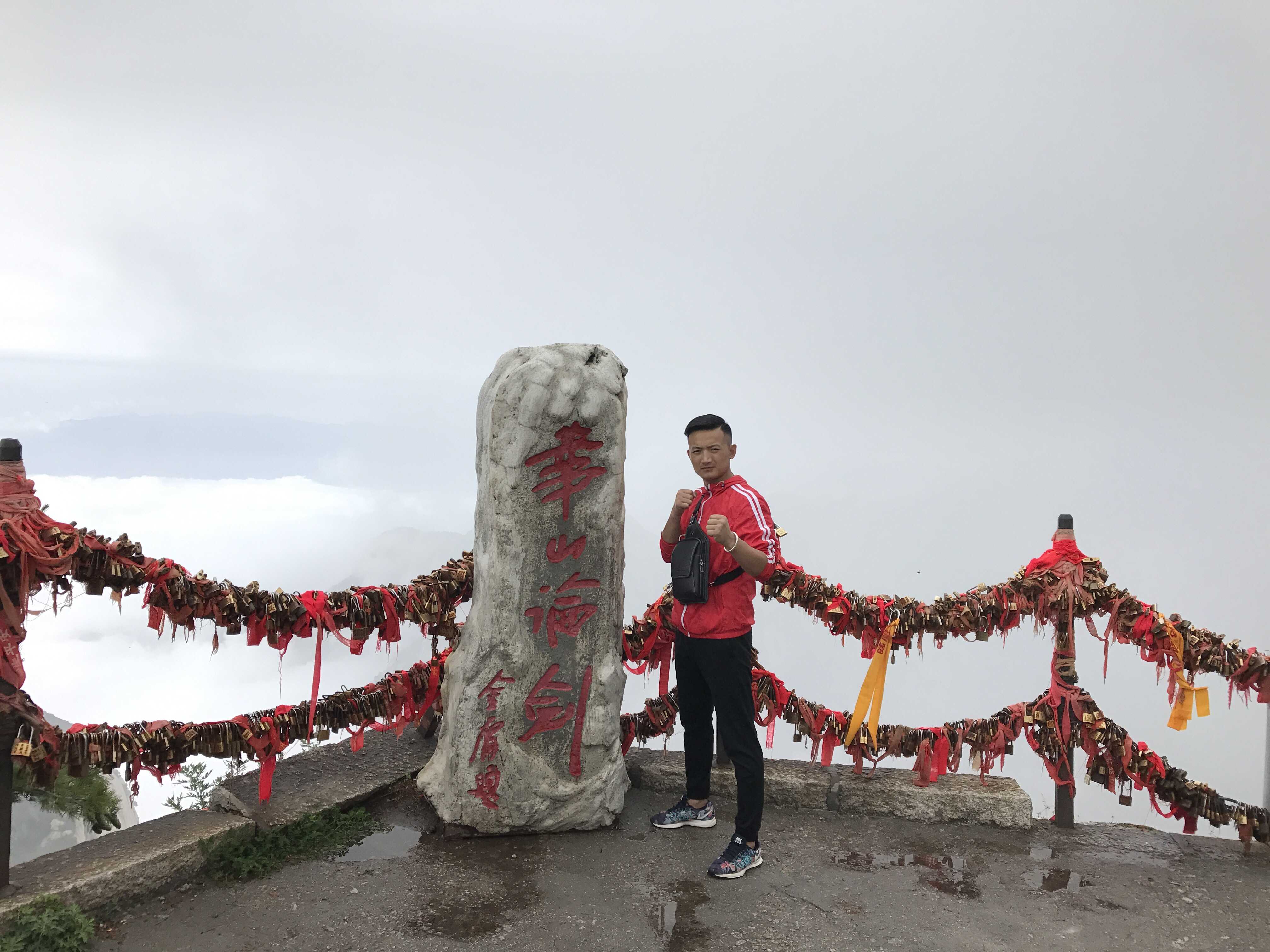 金庸先生的小说把华山刻在了中国人的脑海里，华山论剑这个词脍炙人口！