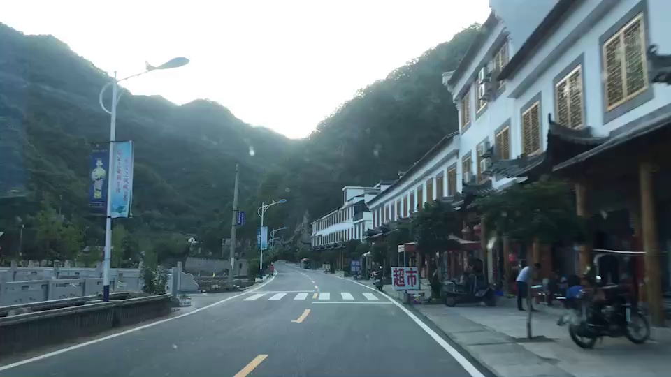 穿行在秦岭山里