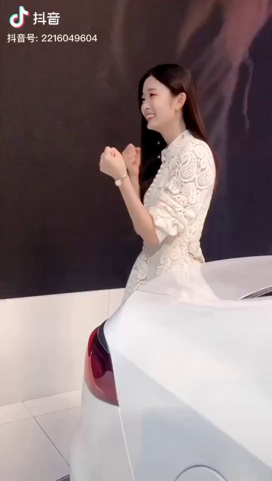 我一拳过去不知道她会不会哭