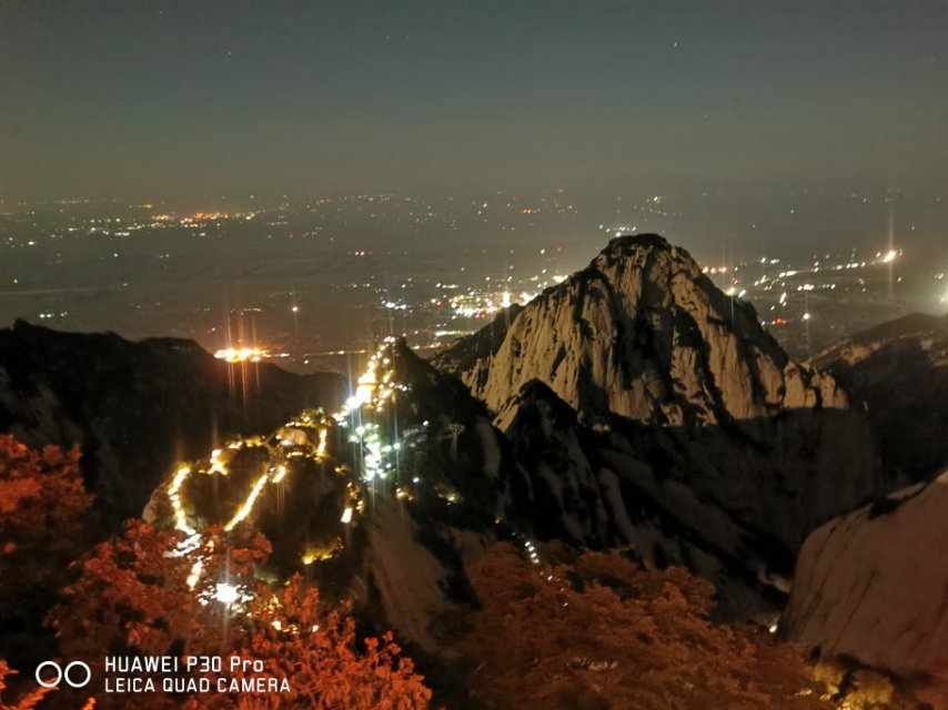 在苍龙岭首次拍摄的华山夜景