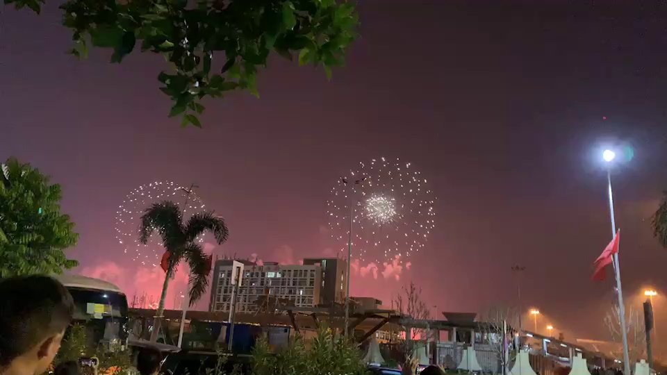 人太多了，搞得我在人才公园二环外看