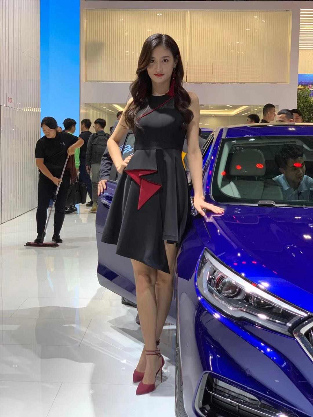 像不像谢娜？