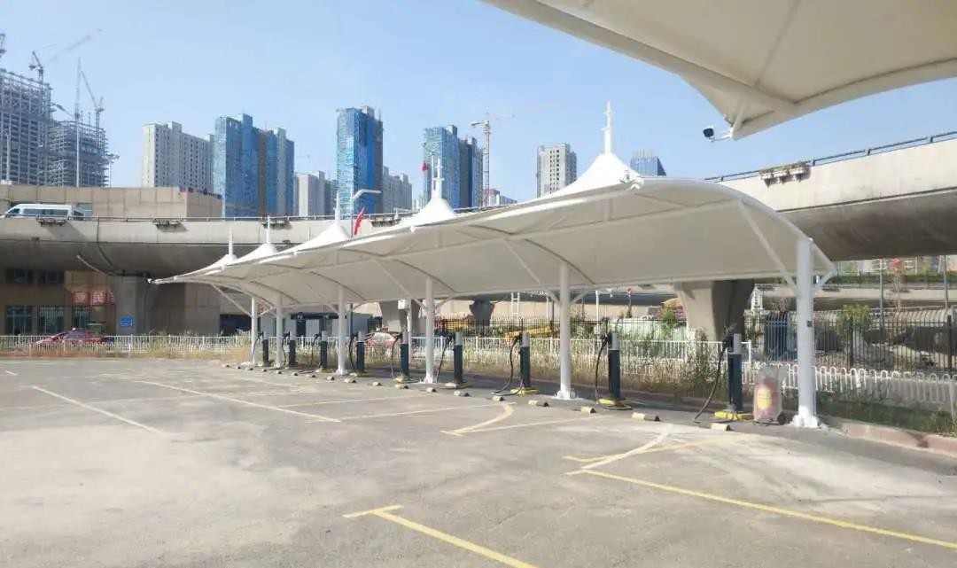 新能源汽车解困之路：特斯拉带头打卡新疆自驾游？