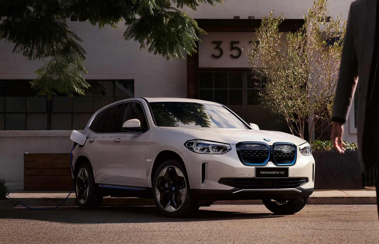 02.创新纯电动BMWiX3.jpg