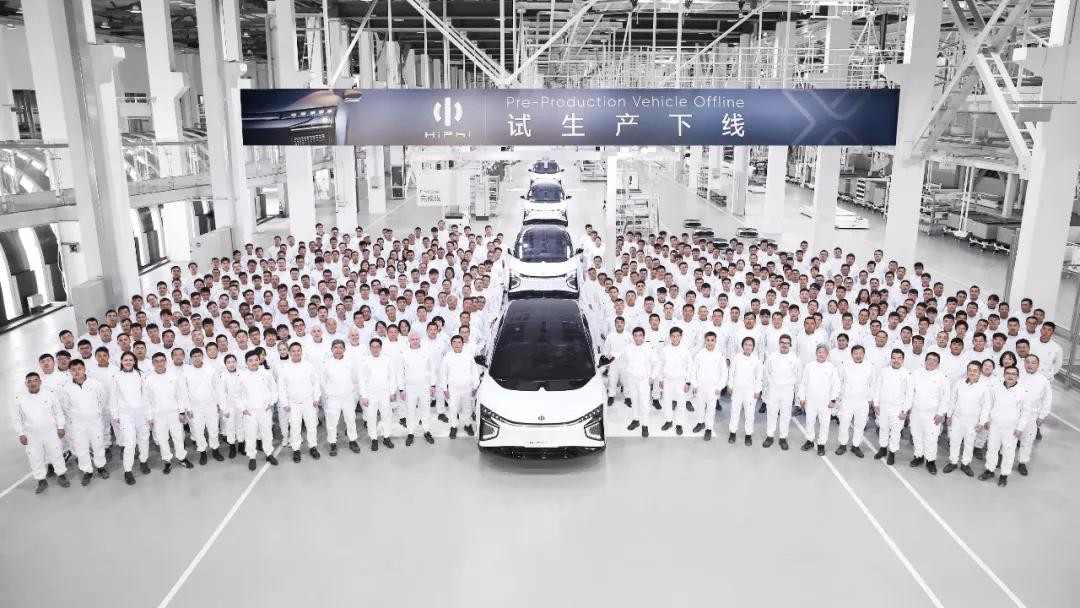 来自未来的高合HiPhiX，首批试生产车顺利下线