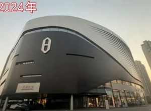 长沙，最大的奔驰4S店关闭，已经改卖问界。