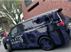 鸿蒙智行首款MPV实车正式曝光！