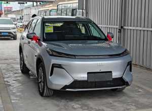 这智驾感觉就是个xx，高速连变道识别都识别不清楚