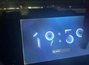 23款领克03，两年中控屏幕漏光