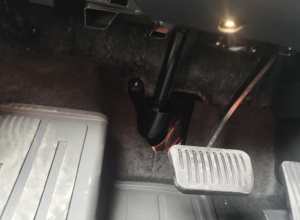 主驾下方线路**，怎么回事？