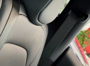 打孔的座椅在视觉上比过去更有质感