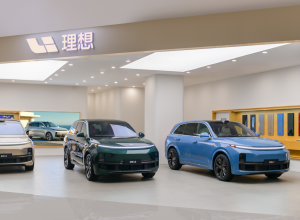 “理想汽车将关闭100家门店”上热搜