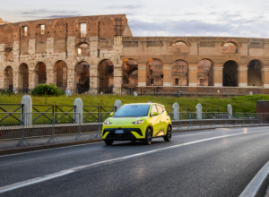 比亚迪2025年销量跻身全球前五，创中国车企集团历史最高纪录