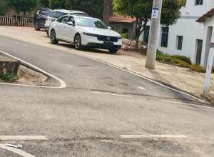 老有人说白的丑，我觉得好看就行了，不会拍照 勿喷哈