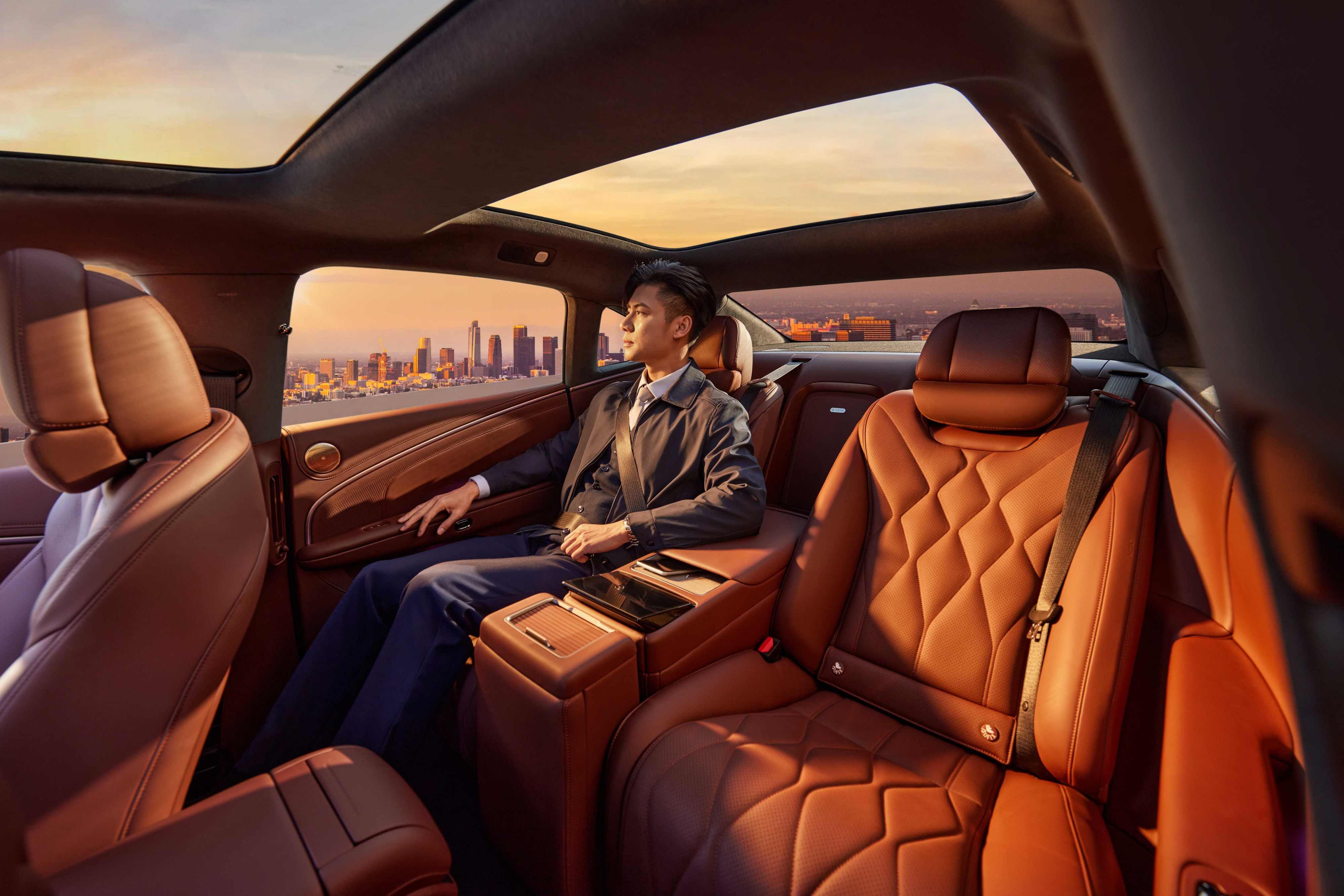 8-后排2 1变形座椅.jpg