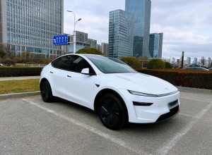 犹豫了很久，最后还是选择了特斯拉Y