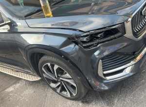 车停得好好的，被怼了