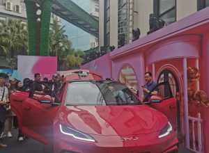 这款玫红色还挺洋气