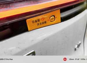后备箱贴了提醒贴