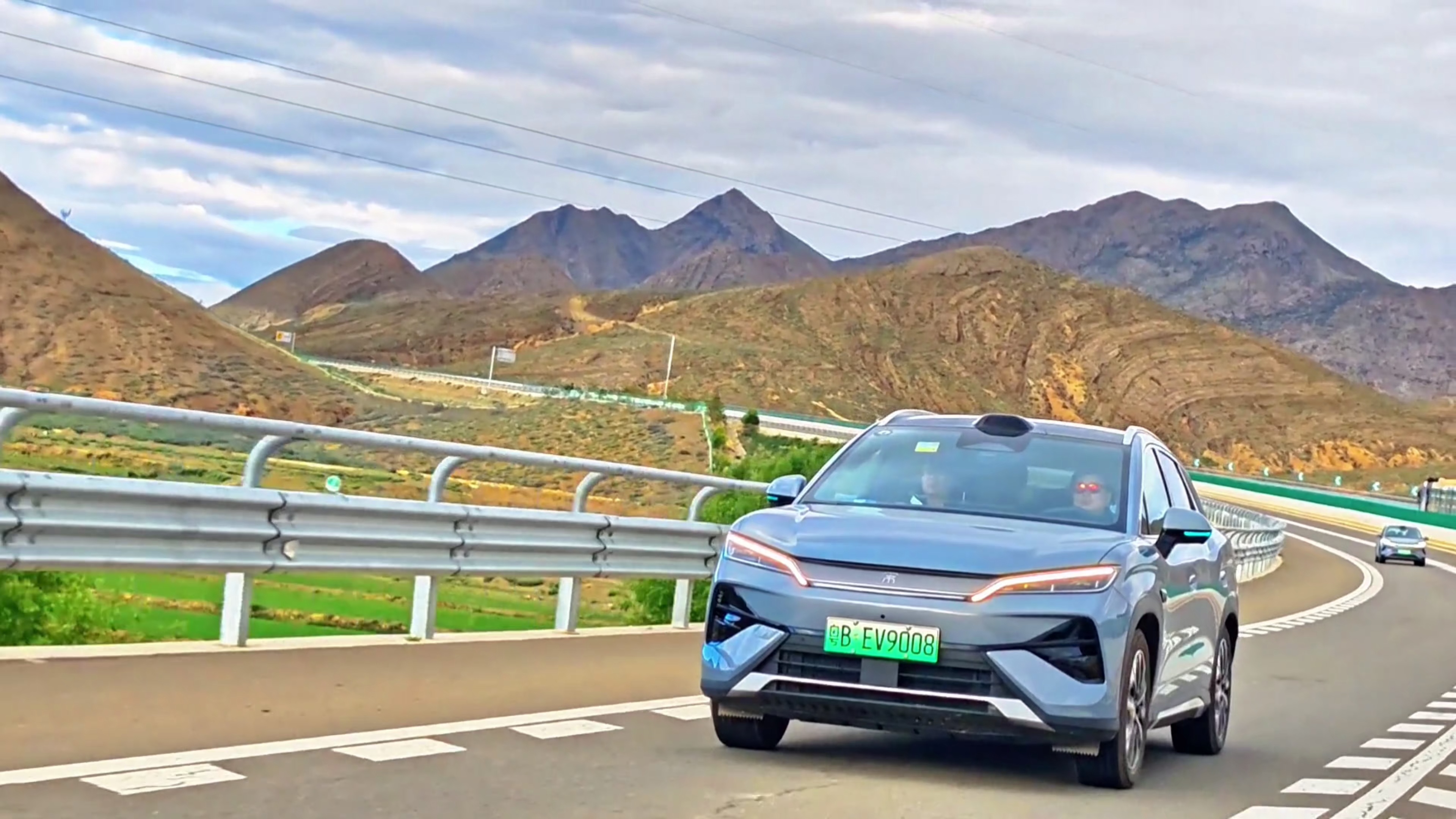 海拔 4250 米！见证比亚迪硬核闪充实力