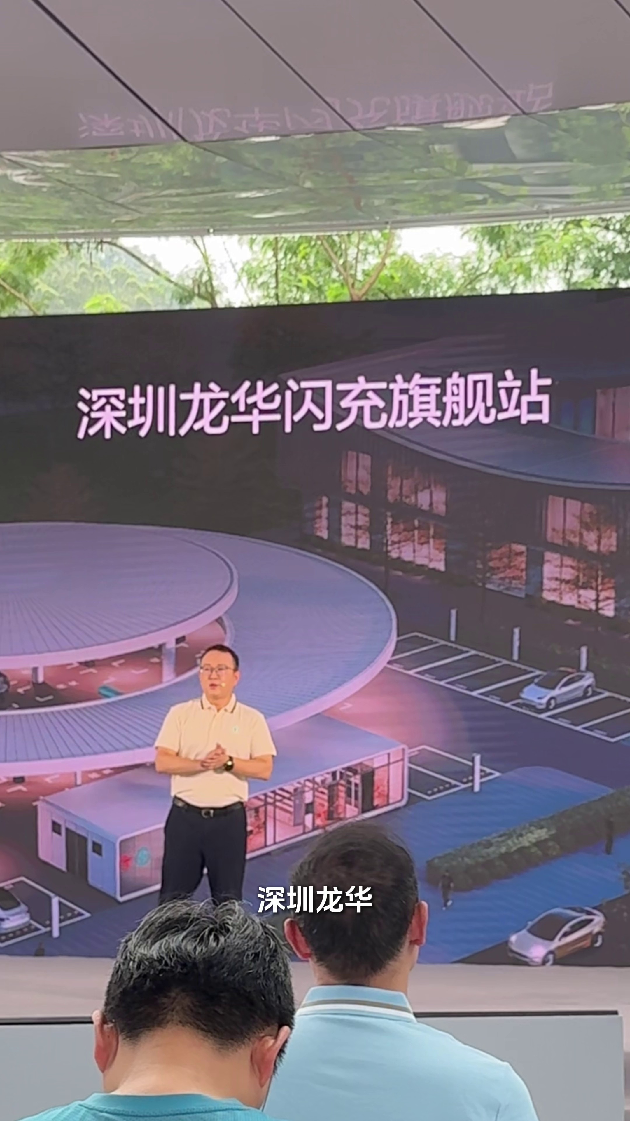 比亚迪闪充站半年破万座！单枪日充54台车，效率堪比加油。不限品牌全量开放，大国重器实至名归！