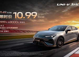 标配大尾翼！10.99万买混动轿跑，3秒起步太上头